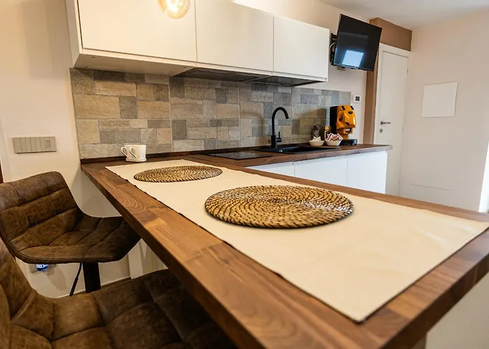 Luna Gemella & Деревянный коттедж